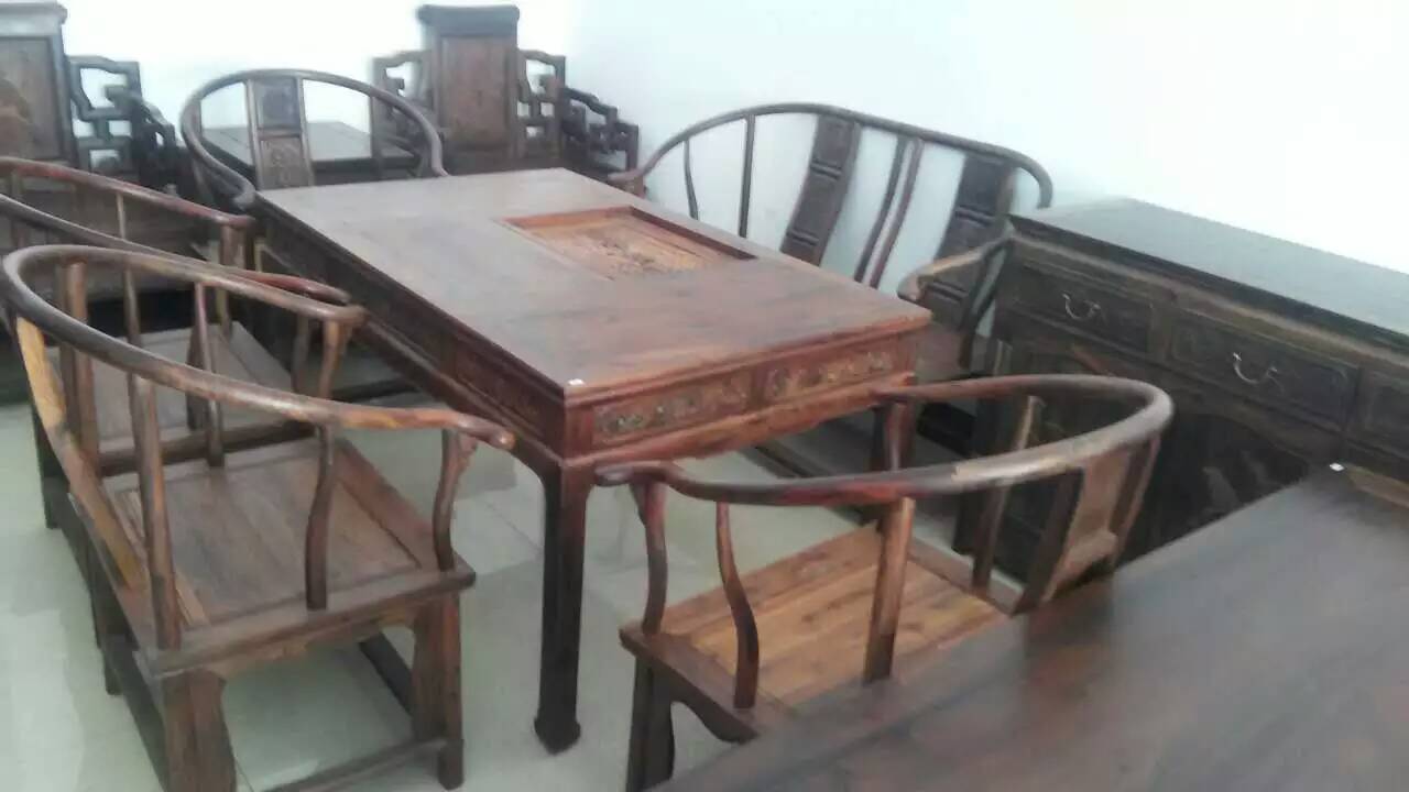 上海春本红木家具厂展厅一角
